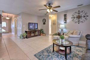 Seating area sa Centrally Located Deltona Home with Pool and Yard