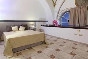 En eller flere senge i et værelse på Napoli Sea
