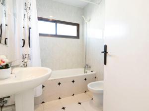 Kúpeľňa v ubytovaní Apartment Horta del Mar by Interhome
