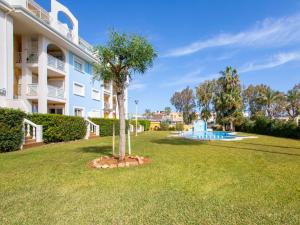 The swimming pool at or close to Apartment Bahia Blanca-1 by Interhome