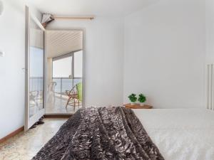 Cama o camas de una habitación en Apartment Esquirol Vilafortuny by Interhome