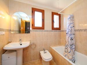 Kúpeľňa v ubytovaní Holiday Home Balcon de Finestrat-1 by Interhome