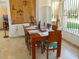 Restoranas ar kita vieta pavalgyti apgyvendinimo įstaigoje Holiday Home Bonalba Golf- Urb- Los Naranjos by Interhome