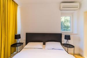 Postel nebo postele na pokoji v ubytování Lapad bay luxury apartment