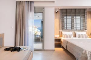 Postel nebo postele na pokoji v ubytování Sarti Premium Suites