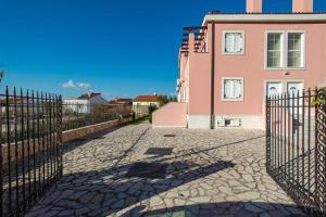 Budynek, w którym mieści się apartament