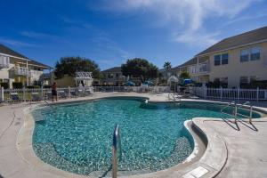 Πισίνα στο ή κοντά στο Partial Ocean View Condo at Sandpiper Cove