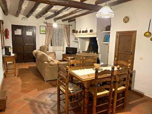 Posedenie v ubytovaní Vivelorural casa en pueblo de Zahara de la Sierra