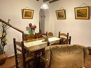 Posedenie v ubytovaní Vivelorural casa en pueblo de Zahara de la Sierra