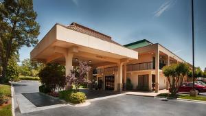 Gallery image of SureStay Plus Hotel by Best Western Southern Pines Pinehurst in Southern Pines