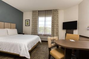 Кровать или кровати в номере Candlewood Suites Fort Lauderdale Airport-Cruise by IHG +26 фотографий