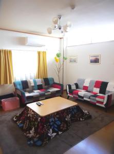 a living room with two couches and a coffee table at 錦の館 NishikiのYakata in Tokyo