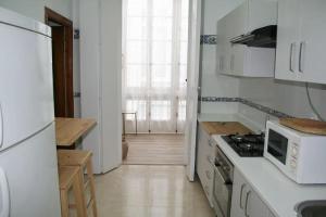 Cosy flat in the heart of Cadizにあるキッチンまたは簡易キッチン