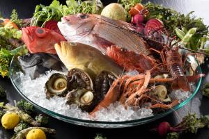 a plate of food with seafood on ice at Hotel Grand Bach Atami Crescendo in Atami