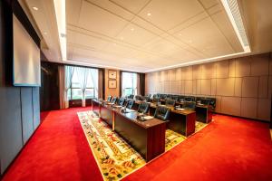 Бізнес-центр і / або конференц-зал в Vignette Collection Haikou Yatter Hotel by IHG