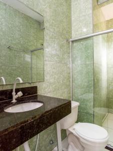 Ένα μπάνιο στο Hotel Lm