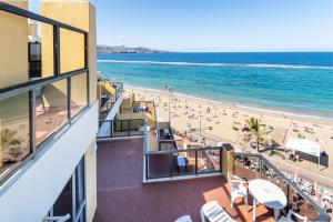 Foto da galeria de Apartamentos Colón Playa em Las Palmas de Gran Canaria