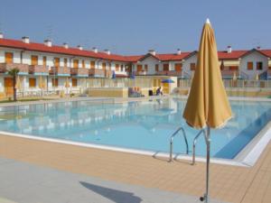 Bazén v ubytování Residence Sole e Mare appartamenti nebo v jeho okolí
