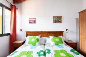 En eller flere senge i et værelse på Home2Book Stunning View La Era de Hermigua & Wifi