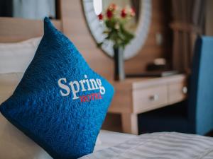 En eller flere senger på et rom på Spring Hotel Hanoi