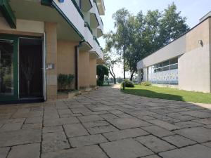 Budova, kde se aparthotel nachází