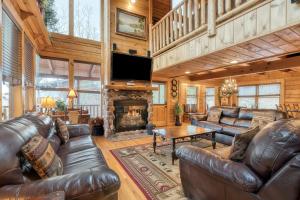 Χώρος καθιστικού στο Misty Mountaintop #52