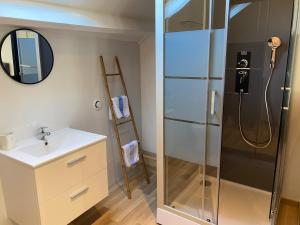 Ένα μπάνιο στο Family Villa 29 +33 φωτογραφίες