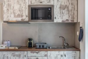 Gallery image of Kristen's Studio & Apartments in Adamas