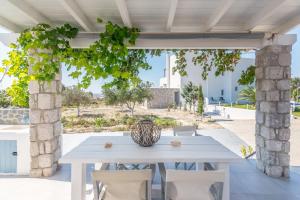 Gallery image of Kristen's Studio & Apartments in Adamas