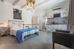 Gallery image of Kristen's Studio & Apartments in Adamas