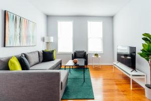 Perfect and Lovely 2BR Apartment in Logan Square!