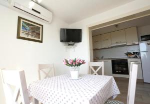 Kuchyň nebo kuchyňský kout v ubytování Holiday Home Miklica
