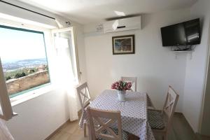 TV a/nebo společenská místnost v ubytování Holiday Home Miklica