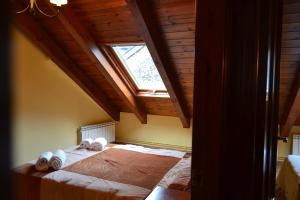 a bedroom with a bed with slippers on it at APARTAMENT Casa Valenti 3-4 PLACES in Taüll