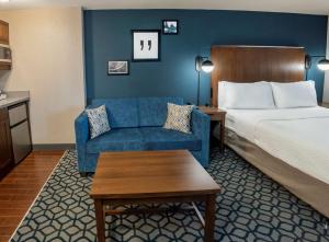 Postel nebo postele na pokoji v ubytování Crowne Plaza Niagara Falls NY - Riverside by IHG