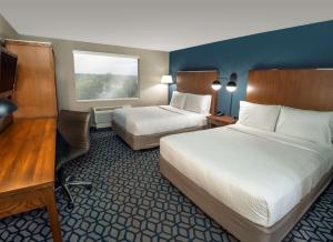 Postel nebo postele na pokoji v ubytování Crowne Plaza Niagara Falls NY - Riverside by IHG