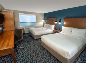 Postel nebo postele na pokoji v ubytování Crowne Plaza Niagara Falls NY - Riverside by IHG