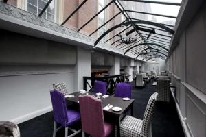 Restoran atau tempat lain untuk makan di St James Hotel; BW Premier Collection