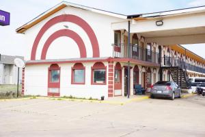 a building with a rainbow painted on the side of it at OYO Hotel Altus N Main St in Altus