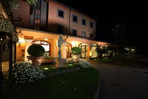 Aed väljaspool majutusasutust Hotel Ristorante Borgo Antico