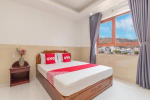 Postel nebo postele na pokoji v ubytování Lien Thuy Hotel