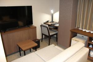 TV a/nebo společenská místnost v ubytování Matsue Urban Hotel