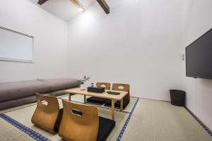 TV a/nebo společenská místnost v ubytování Japan Sessions KANZAKI 01