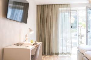 a bedroom with a large window and a large bed at Blooming in Bergen