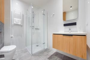Kúpeľňa v ubytovaní Apartamenty Sun & Snow Residence II Jastrzębia Góra - plac zabaw, blisko plaży, wysoki standard