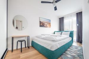 Posteľ alebo postele v izbe v ubytovaní Apartamenty Sun & Snow Residence II Jastrzębia Góra - plac zabaw, blisko plaży, wysoki standard