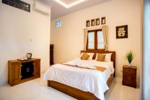 Letto o letti in una camera di The Puncak Santhi Inn