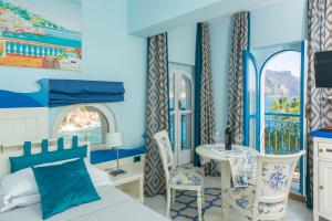 A seating area at Hotel Villa San Michele