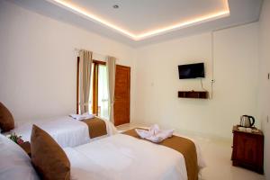 Letto o letti in una camera di The Puncak Santhi Inn