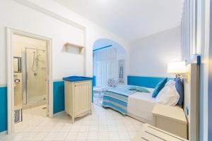 A bed or beds in a room at Hotel Villa San Michele